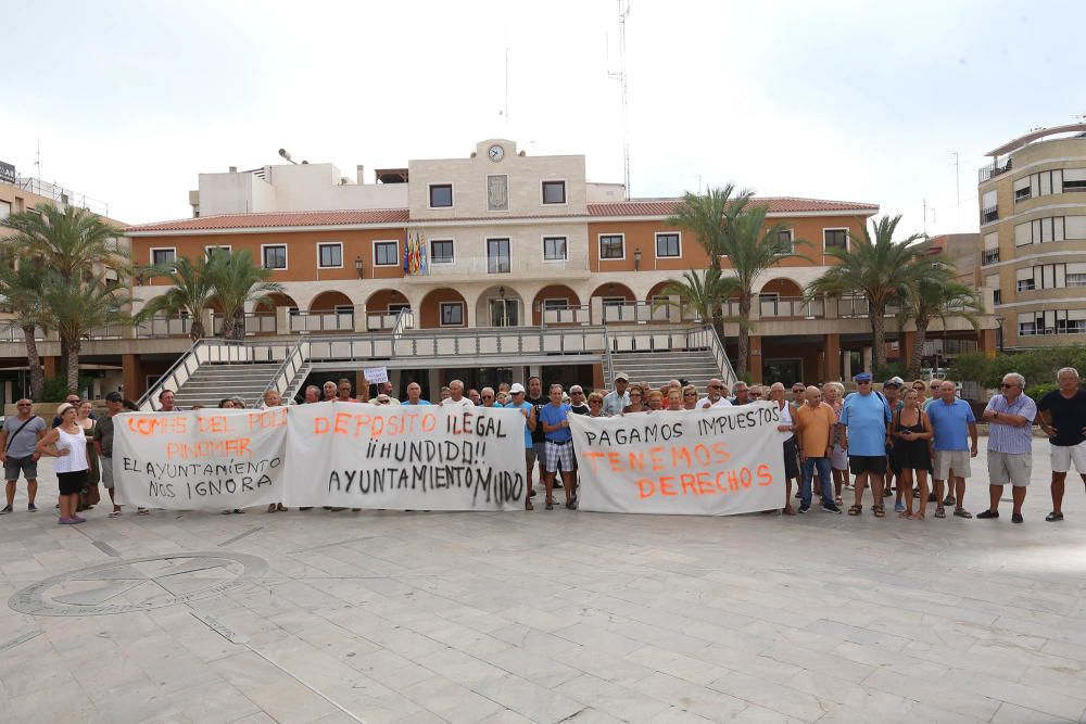 Concentración de protesta en Guardamar.