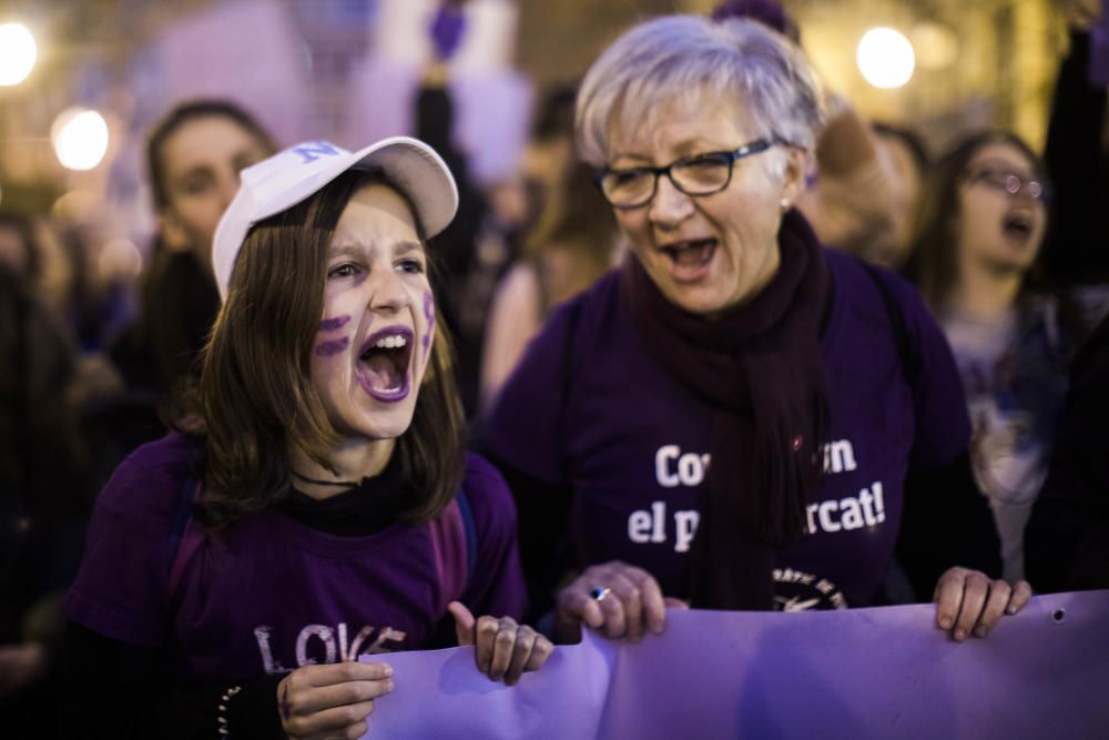 Masiva manifestación en el Día de la Mujer en València