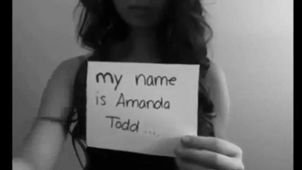 Amanda Todd, en el vídeo que colgó en Youtube.