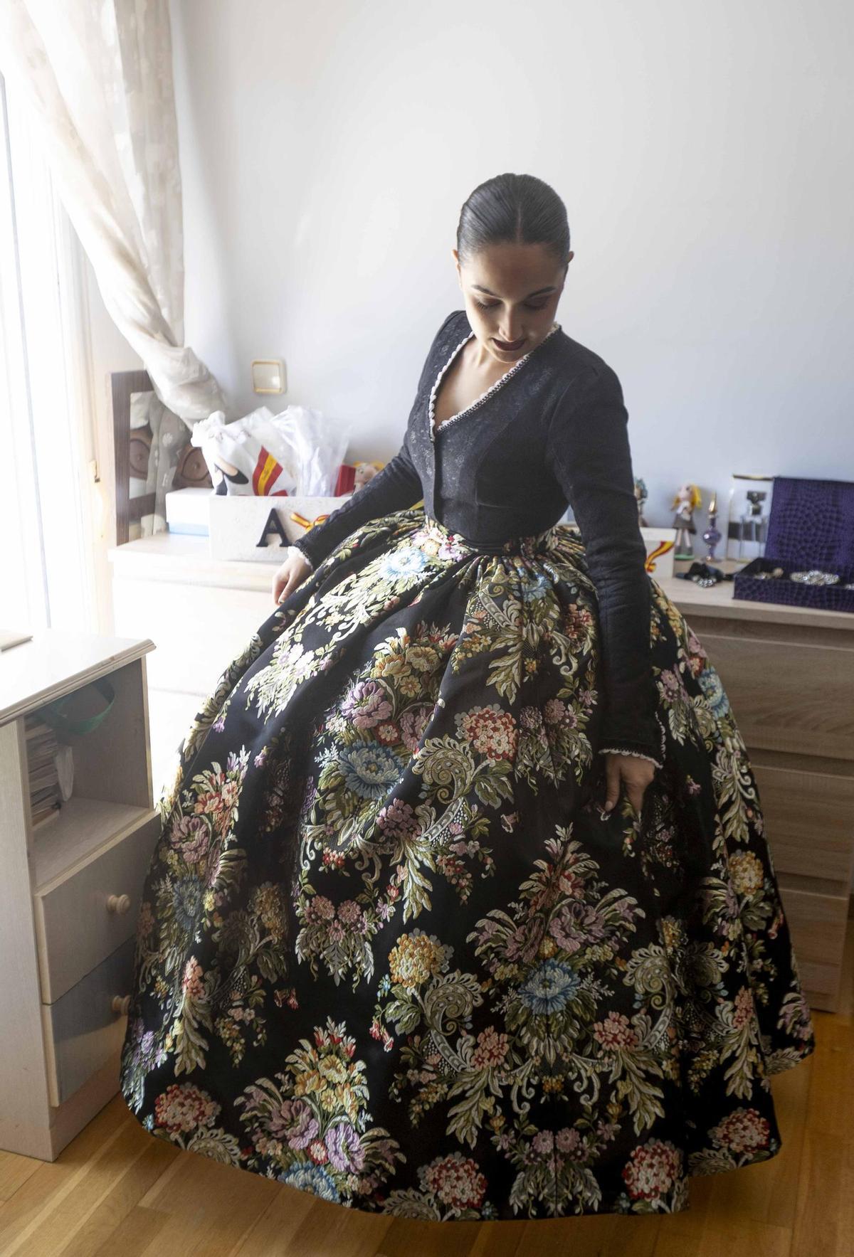 El arte de vestir a la Belleza: Tradición y elegancia a las puertas de las Hogueras de San Juan de Alicante