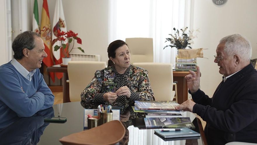 Reunión de la alcaldesa de Don Benito, María Fernanda Sánchez.