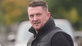 Detenido el activista de extrema derecha Tommy Robinson por una agresión en Londres tras una estancia en Tenerife
