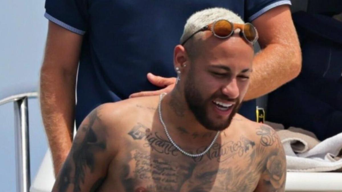 Neymar sigue disfrutando de sus vacaciones en un bajo estado de forma
