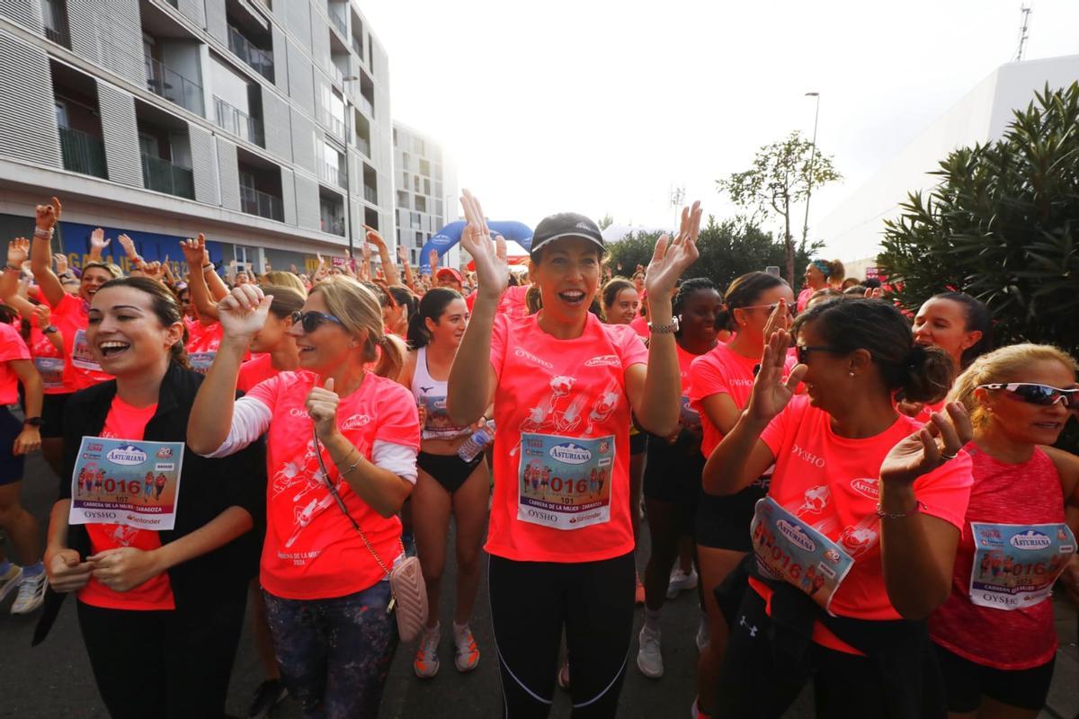 En imágenes | La Carrera de la Mujer llena de rosa el centro de Zaragoza
