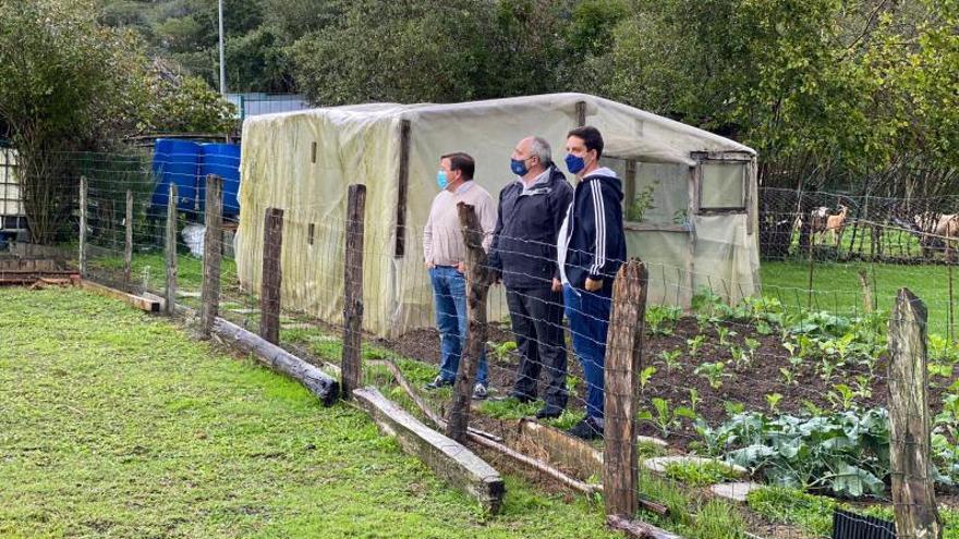 Por la izquierda, Rafael Alonso, Javier Brea y Adrián Menéndez, en Riaño.