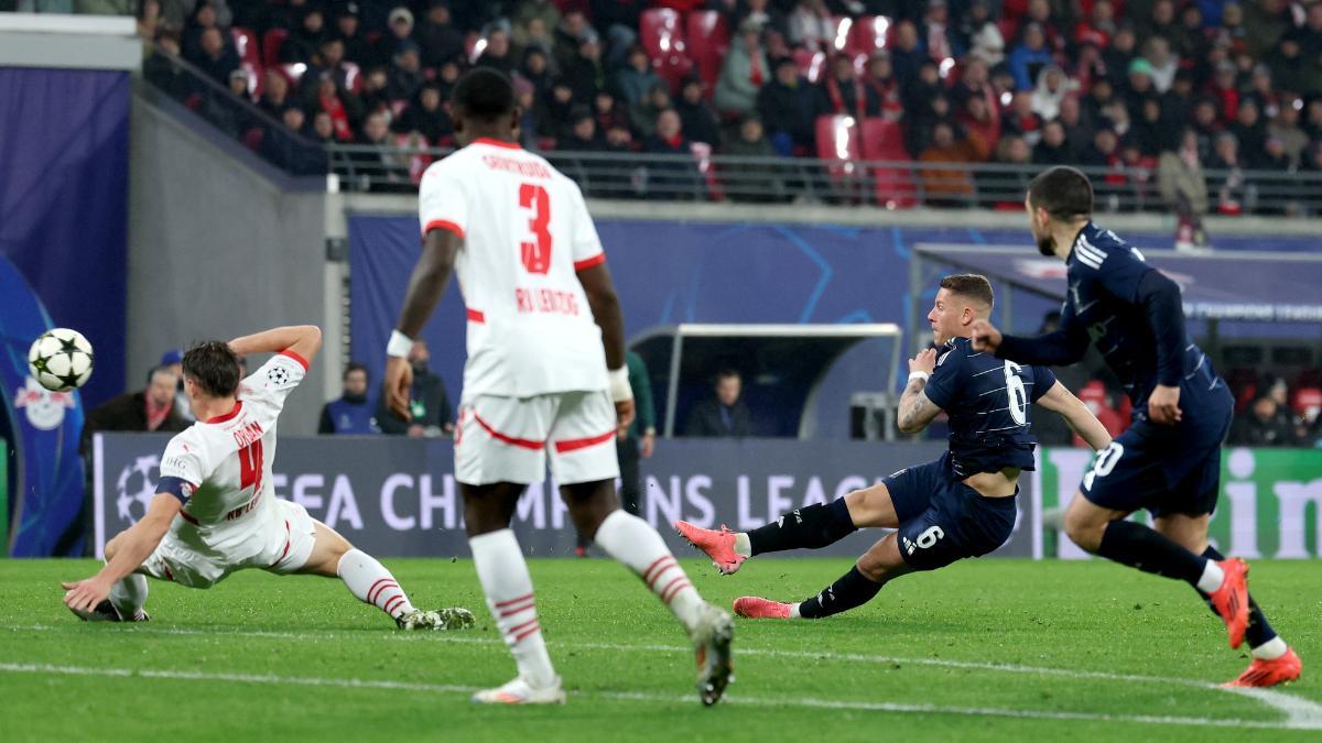 Resumen, goles y highlights del RB Leipzig 2 - 3 Aston Villa de la jornada 6 de la Champions League