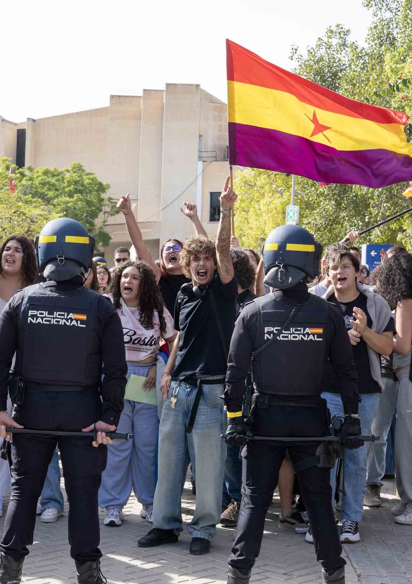 Tensión en la Universidad de Alicante por la visita de Vito Quiles
