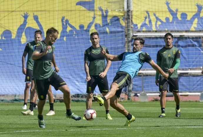 TELDE. Entrenamiento de la UDLP  | 02/04/2019 | Fotógrafo: José Pérez Curbelo