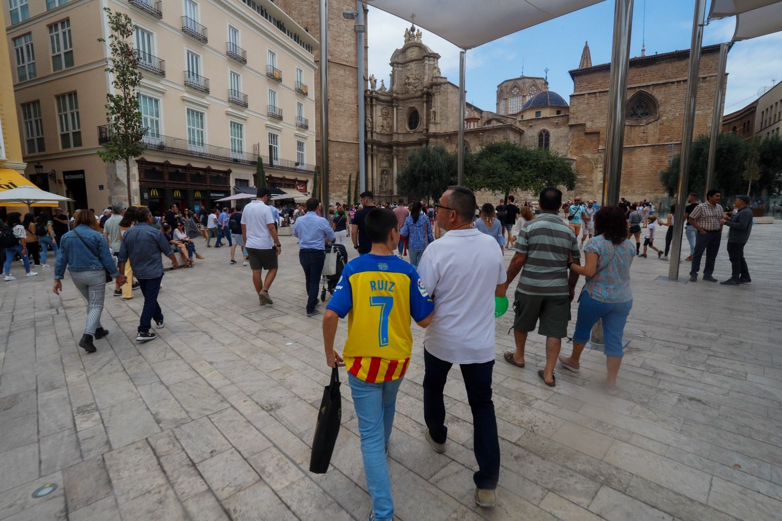 Ambiente en las calles de València el 9 d'Octubre