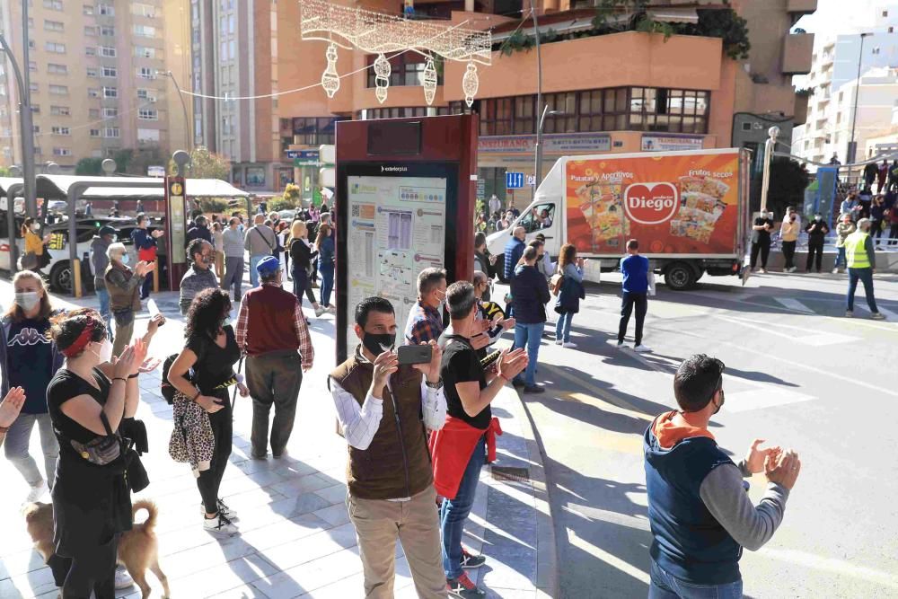 Hosteleros colapsan el centro de Lorca reclamando la apertura de sus negocios