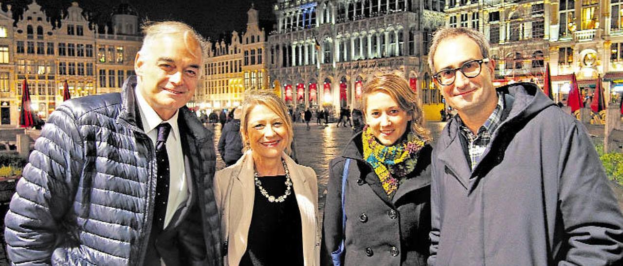 González Pons (PP), Rodríguez-Piñero (PSPV), Albiol (EU) y Sebastià (Compromís), en la Grand Place de Bruselas.