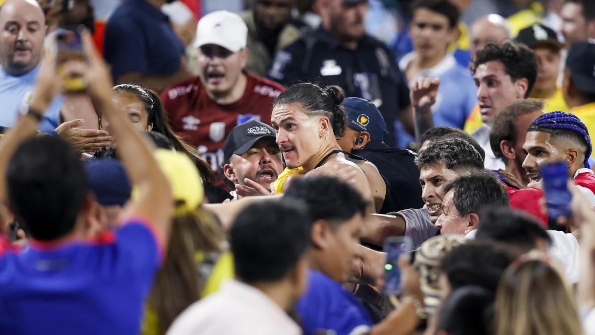 Así fue la batalla campal entre los jugadores de Uruguay y los fans colombianos