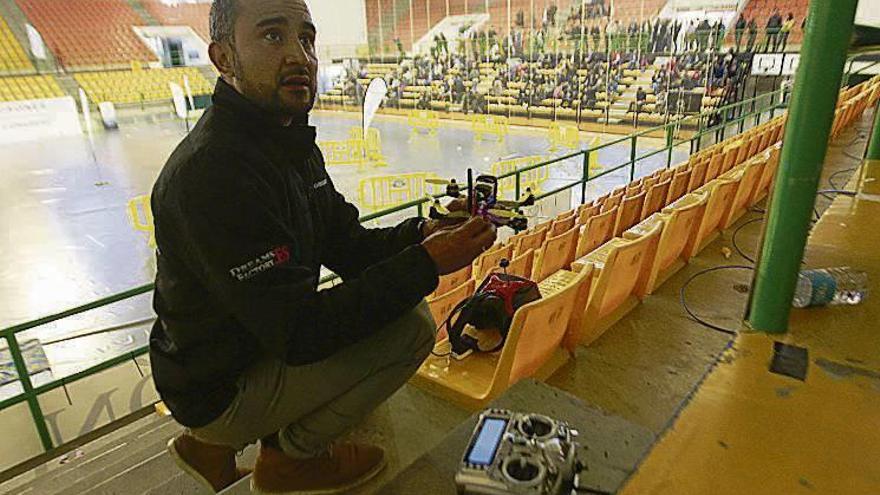 La carrera en el Paco Paz congregó a unas 500 personas. // J. Regal