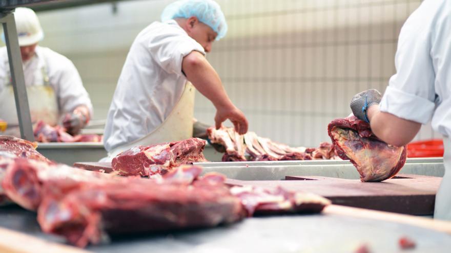 La Asociación británica de procesadores de carne advierte que, si el Gobierno no concede visados temporales, podría no haber suficiente oferta de productos típicos de la Navidad.