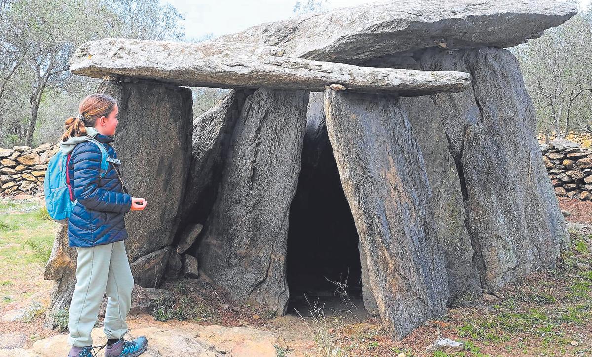 La creu de Cobertella, a Roses, megàlit més gran de Catalunya