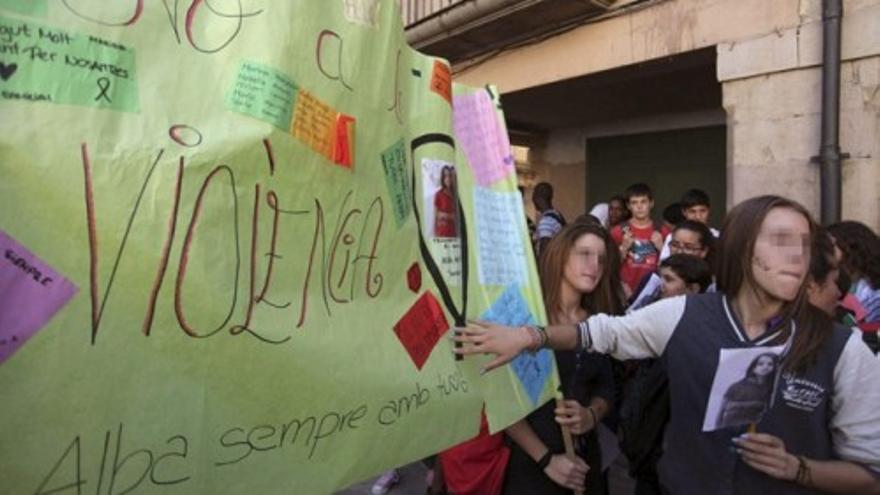 Minuto de silencio por la menor asesinada en Tárrega