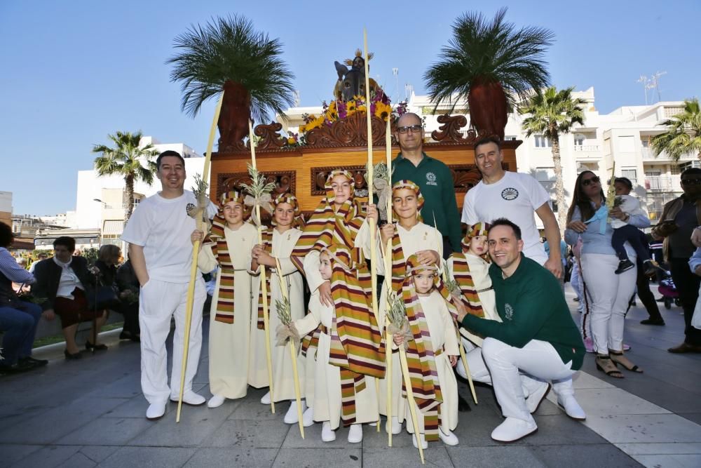 La procesión recorrió el itinerario entre la iglesia del Sagrado Corazón y la Inmaculada en Torrevieja