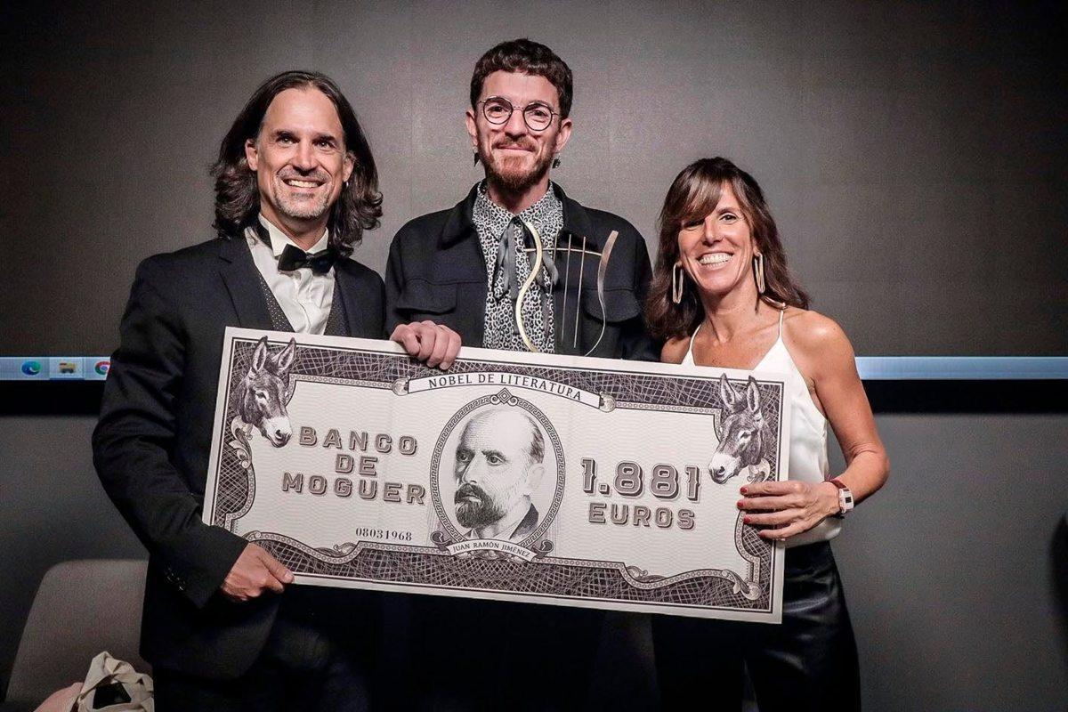 Samuel Merino, Gonzalo Esparza y Pita Sopena, en la entrega del ultimo Premio Nacional de Poesía Viva #LdeLírica.