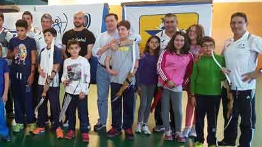 Algunos de los alumnos de la Escuela de Tiro con Arco.