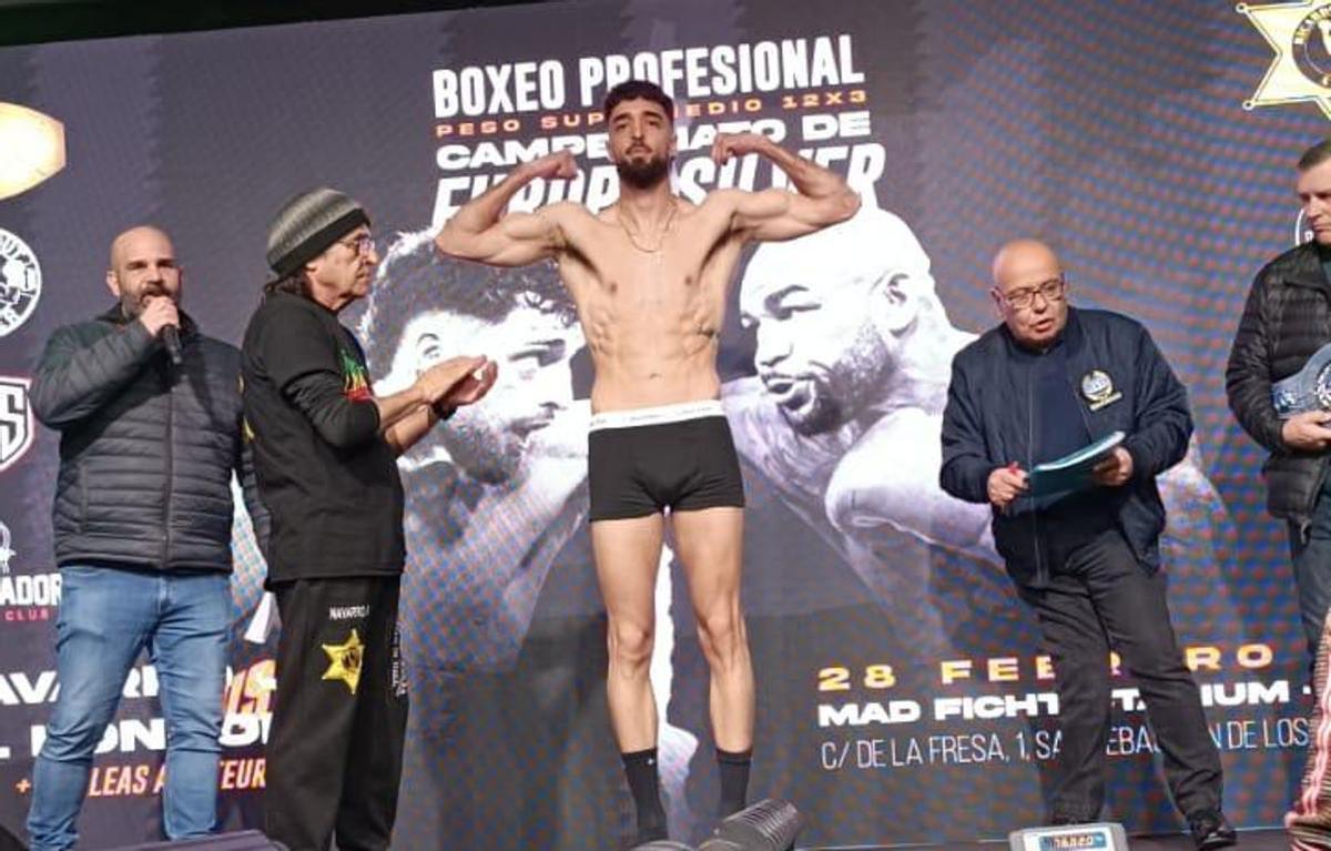 José Luis Navarro Jr., tras la ceremonia de pesaje.