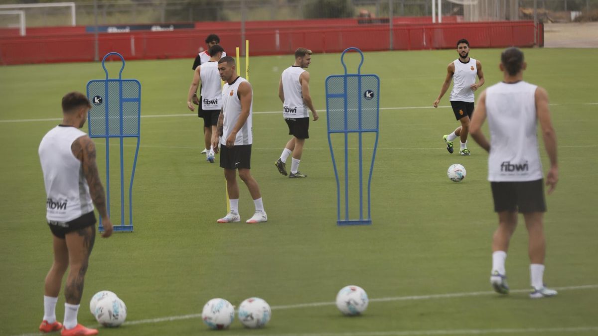 El Mallorca vuelve a entrenar en Son Bibiloni sin caras nuevas