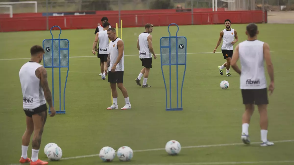 El Mallorca vuelve a entrenar en Son Bibiloni sin caras nuevas