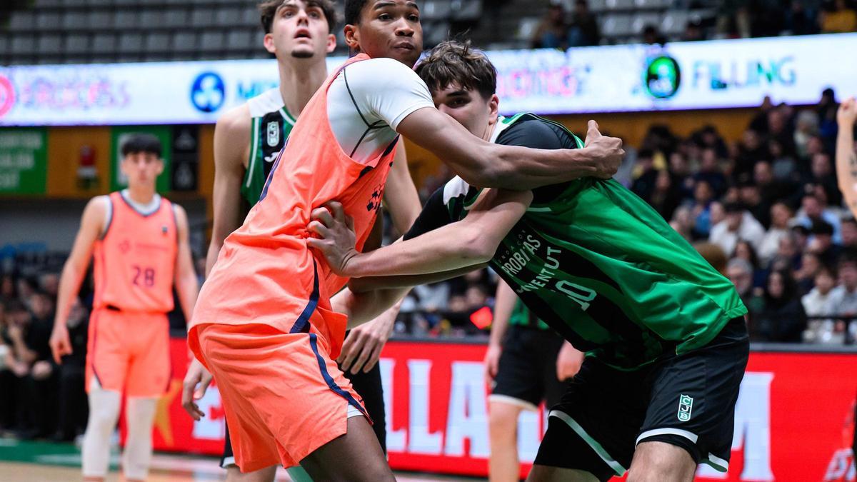 Dabone fue el complemento perfecto de Boumtje para imponerse en el Olímpic