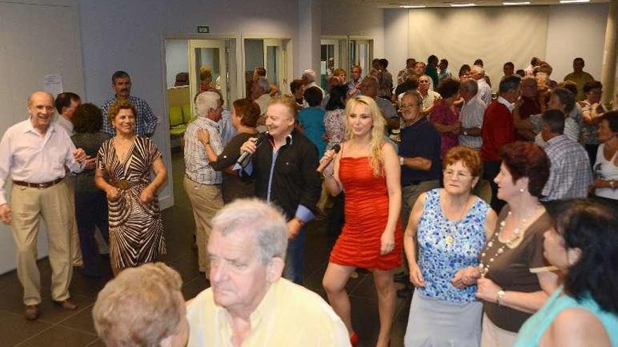 Baile en el club de jubilados, en una imagen de archivo. // G.Núñez