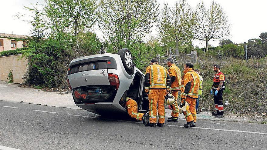 Vuelca un coche en El Salt