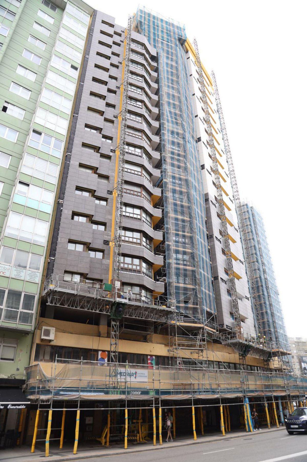 La Torre Efisa, con su nueva fachada gris. | Germán Barreiros/R.A. | | GERMÁN BARREIROS