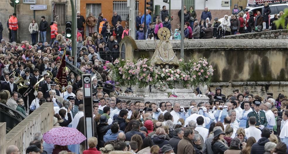 La procesión de Bajada de la Virgen de la Montaña, patrona de Cáceres