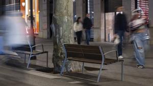 Barcelona paga 1.419 euros per cada banc que compra i instal·la