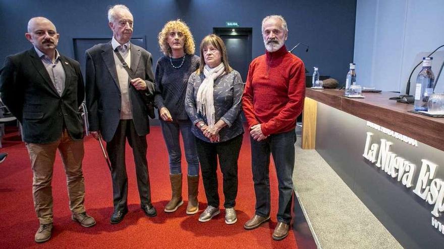 De izquierda a derecha, Faustino Zapico, Rolf Beyebach, Balbina Rebollar y los hermanos Eloína y Manuel Blanco Fanjul.