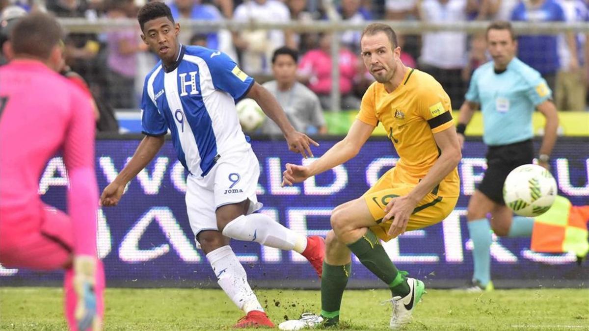 El azulgrana 'Choco' Lozano fue titular en el Honduras-Australia