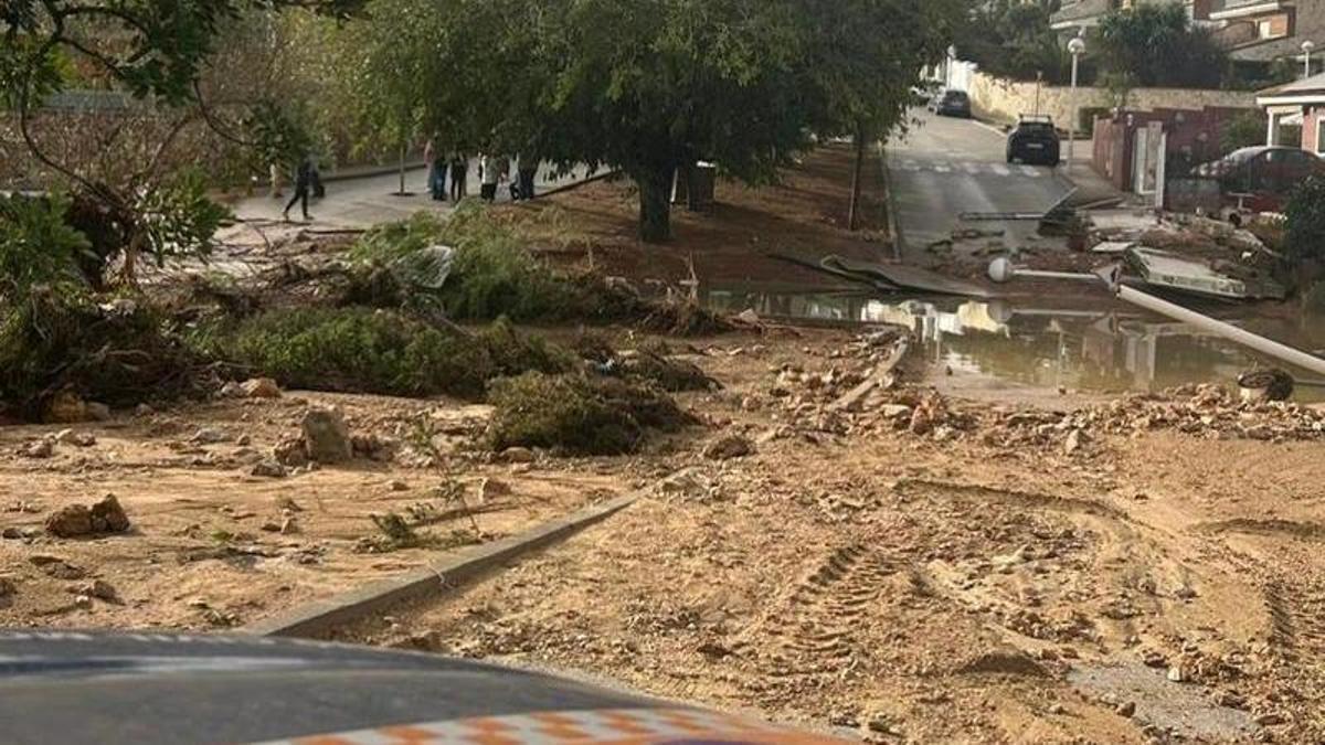 La fuerza del agua arrancó el asfalto de muchos caminos en Montserrat.