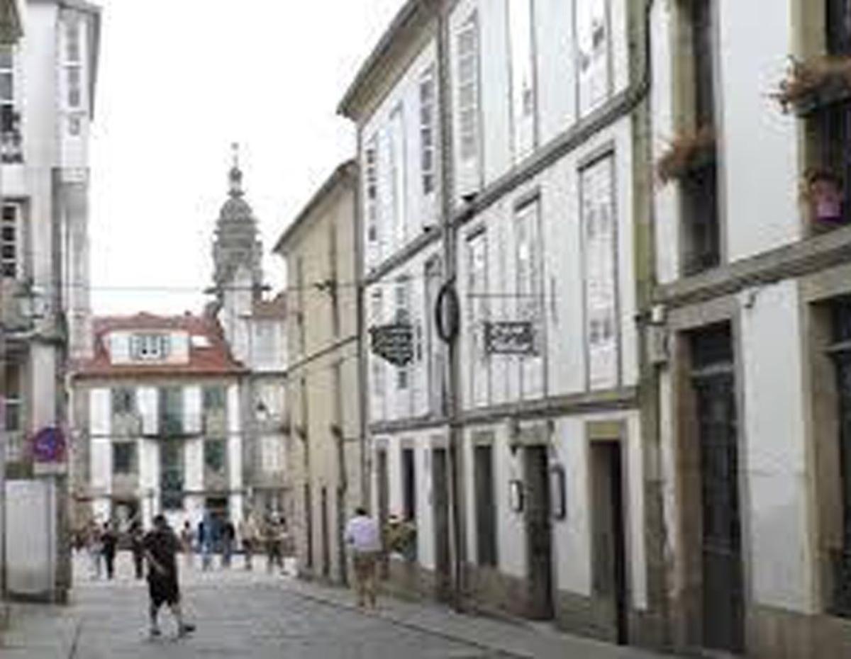 Entre o 1 e o 3 da Porta da Pena