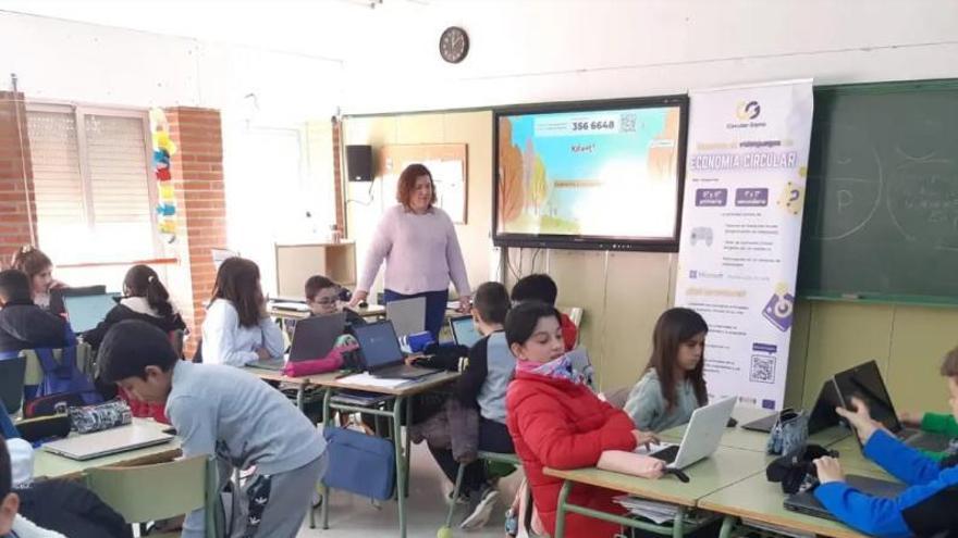 Alumnos del CEIP Antonio Machado de Alhama crean iniciativas sostenibles con videojuegos