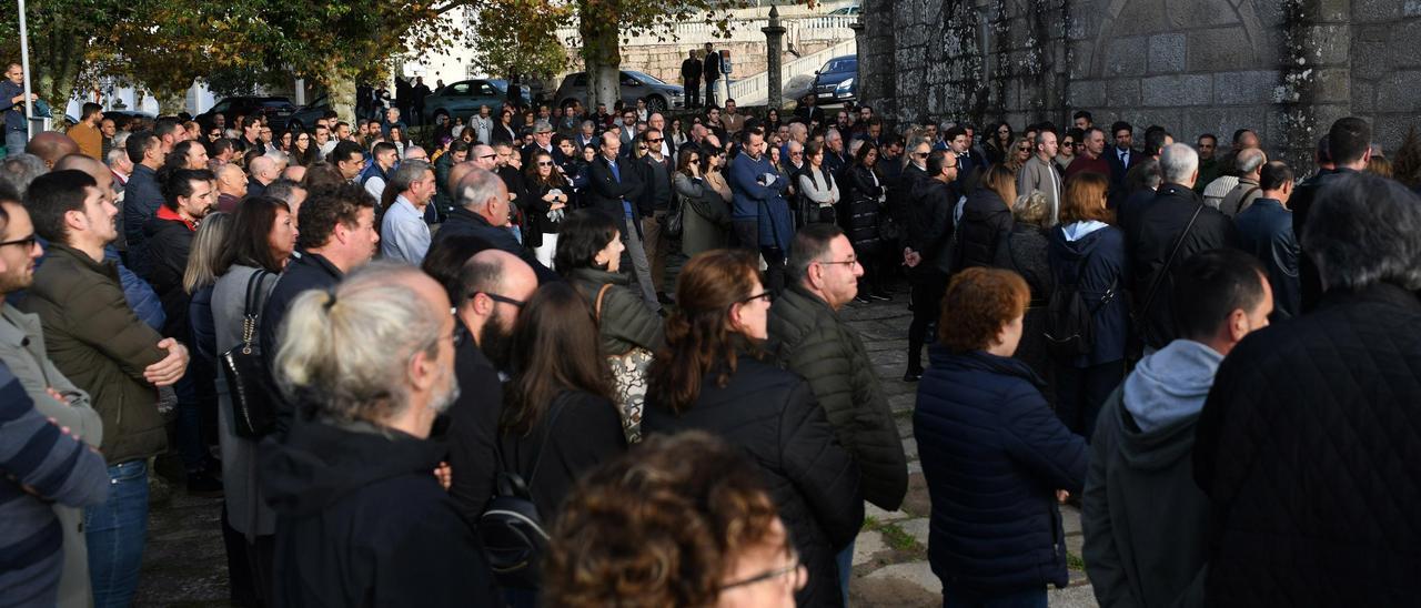 La iglesia de San Tomé de Piñeira se quedó pequeña en el funeral ayer en memoria de Benito González Dopazo.