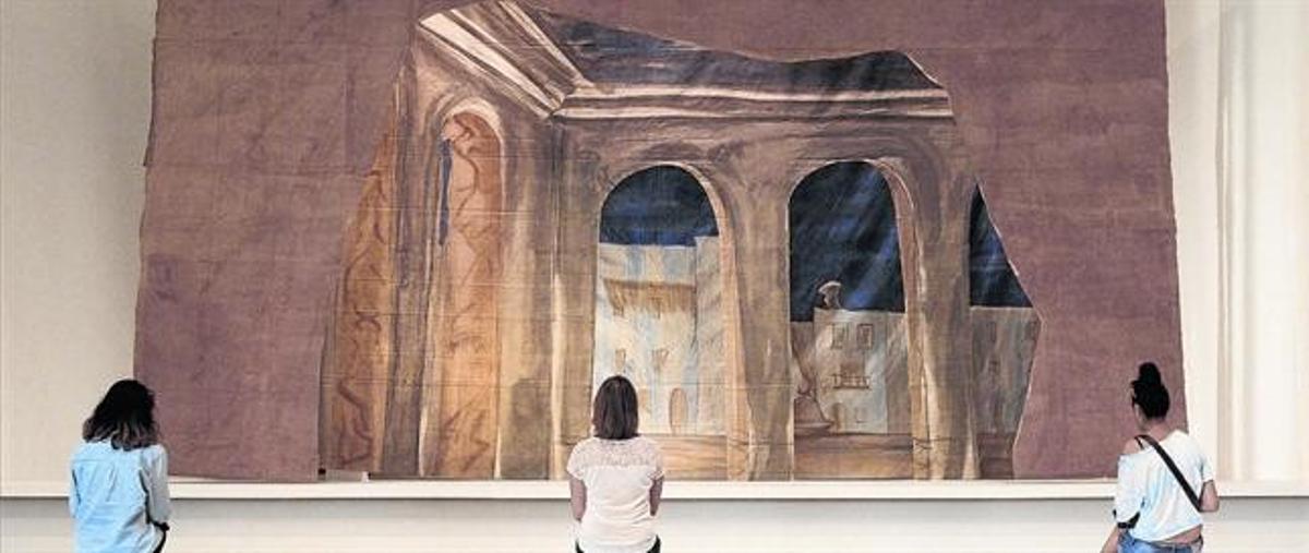 Imatge de la sala on llueix l’immens i poc exposat teló de boca creat per Braque, i encarregat pels Ballets Russos, per a l’obra ’Salade’. Imatge de la sala on llueix l’immens i poc exposat teló de boca creat per Braque, i encarregat pels Ballets Russos, per a l’obra ’Salade’.