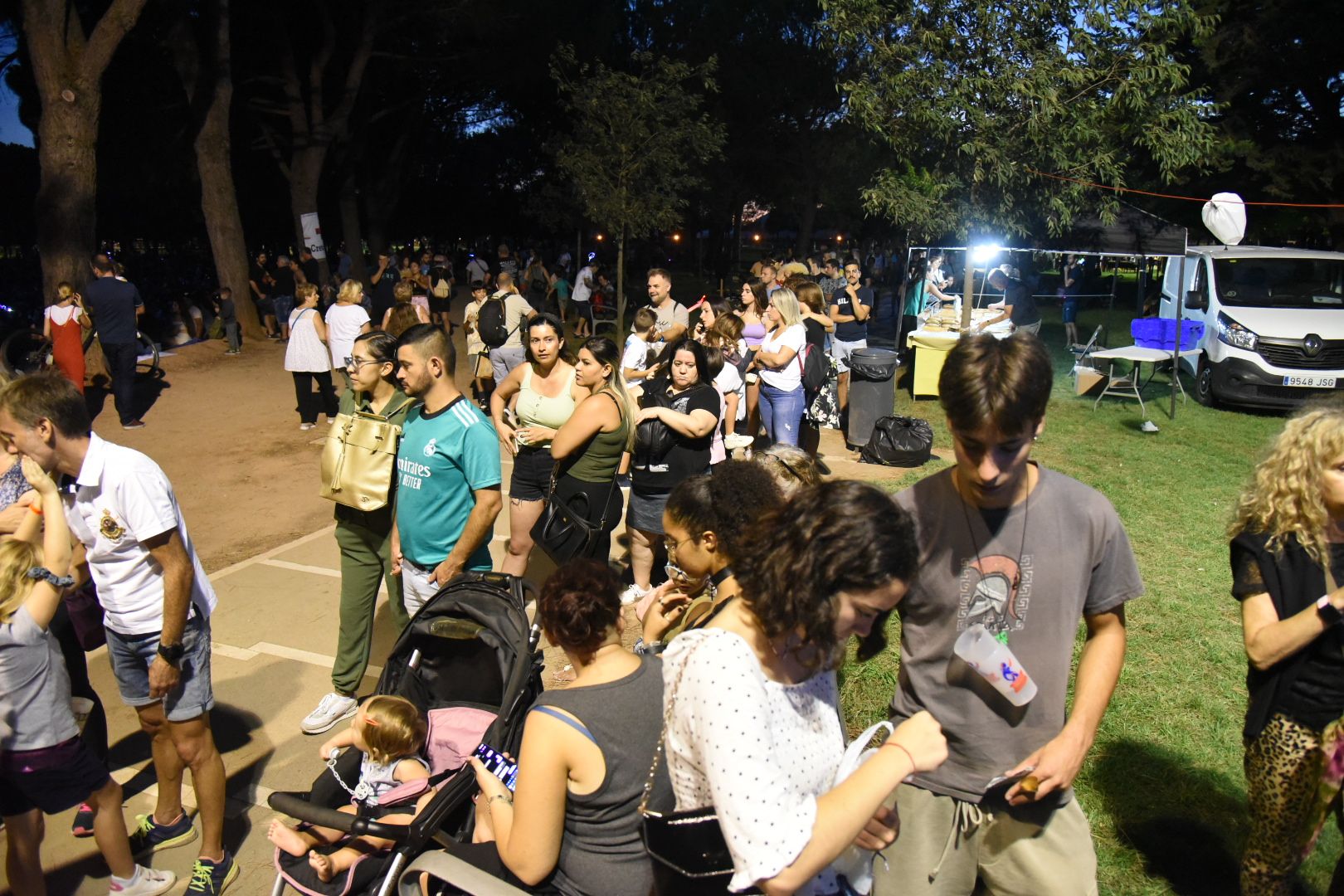 El Parc de l'Agulla s'omple per veure el Castell de Focs