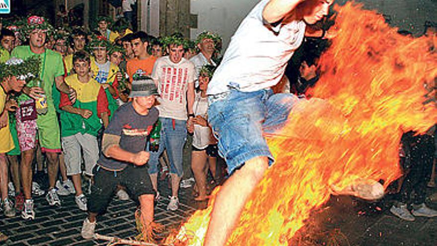 Los «focs» de Sant Joan.