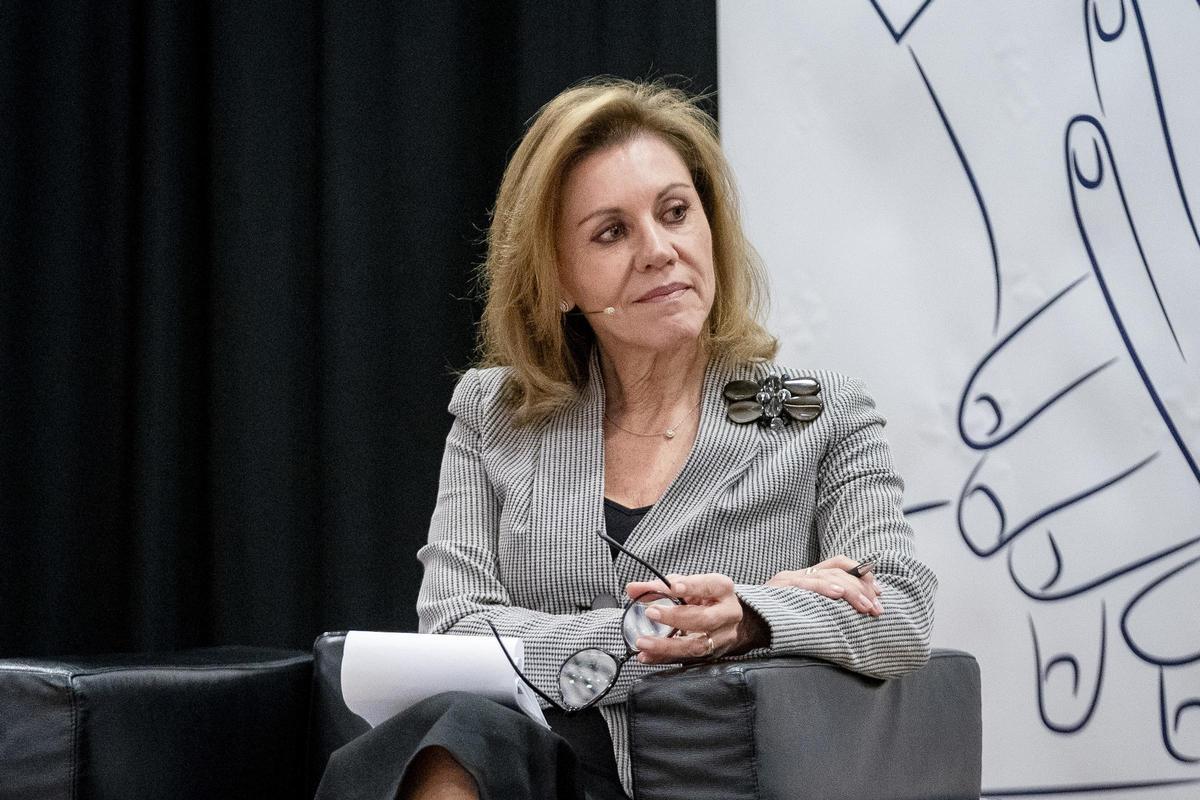 Archivo - La exministra de Defensa María Dolores de Cospedal durante la lección magistral  'Los Gobiernos de Felipe González Márquez (1982-1996)’, en el Goethe Institut de Madrid, a 13 de enero de 2025, en Madrid (España).