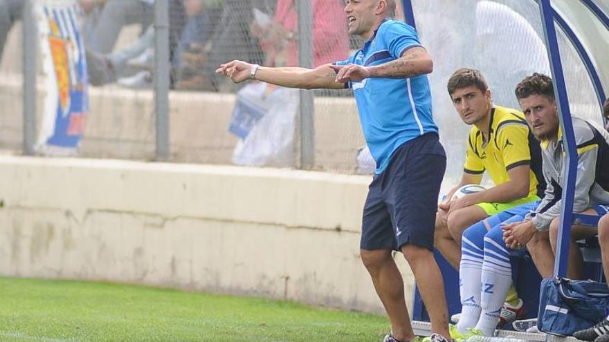 César Láinez continuará como técnico del Zaragoza B en Tercera