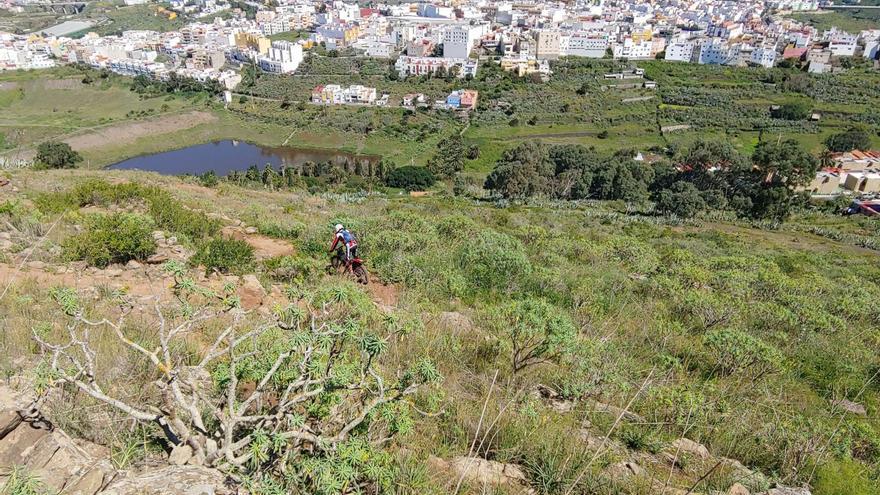 El paraje de Lomo Riquiánez está en riesgo por el abuso de motos y vecinos