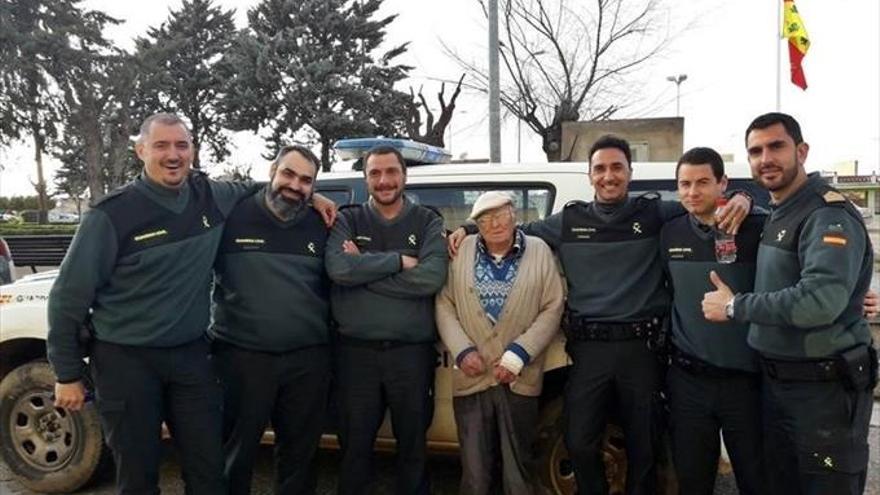 Localizan a un vecino de 93 años que se desorientó cuando paseaba por el campo