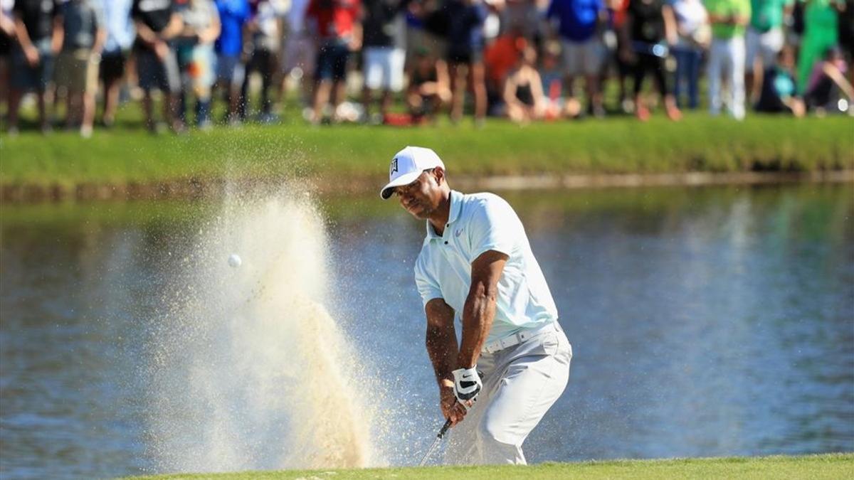 Woods, en una sacada de bunker, en la tercera jornada