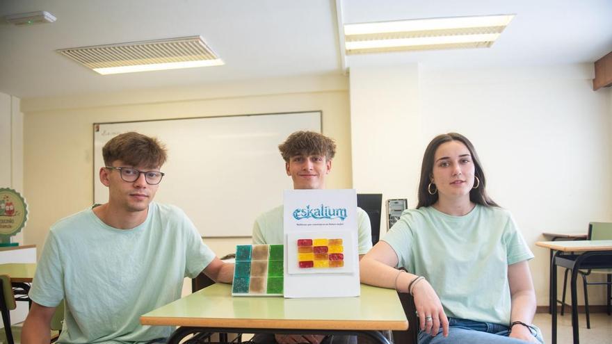'Eskalium', el proyecto de estudiantes de A Coruña que transforma escamas de pescado en baldosas