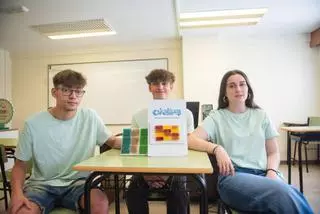 'Eskalium', el proyecto de estudiantes de A Coruña que transforma escamas de pescado en baldosas