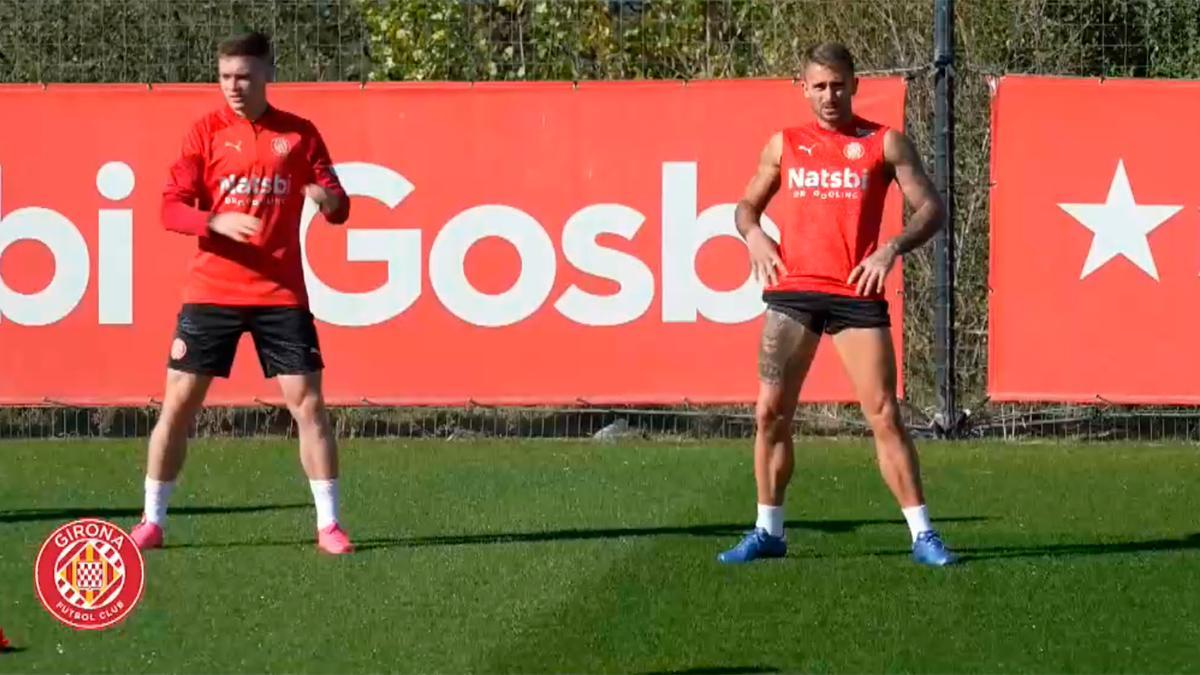 El Girona se entrena y celebra ser líder en solitario en la Liga