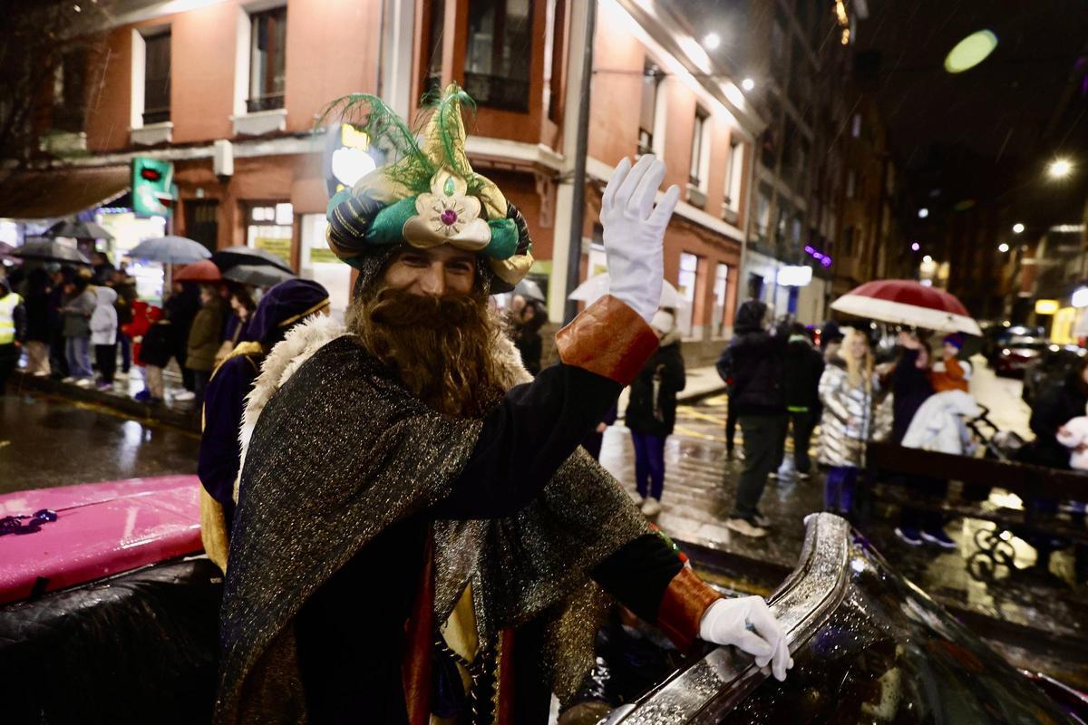 La cabalgata de Reyes en la zona oeste de Gijón, en imágenes